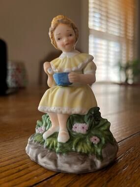 Little Miss Muffet Ceramic Figurine. 4.5" Tall.